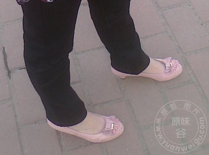 2256305mz641glgguzhs5f.jpg