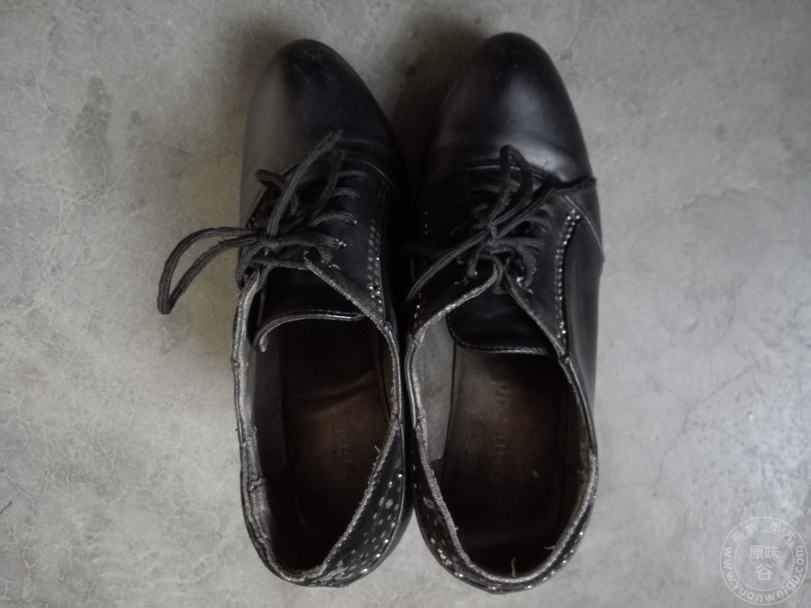 服务员穿黑布鞋,黑布鞋服务员(第3页)_大山谷图库